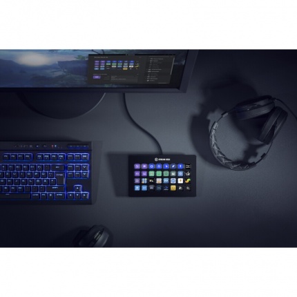 stream_deck_lifestyle_shot_04